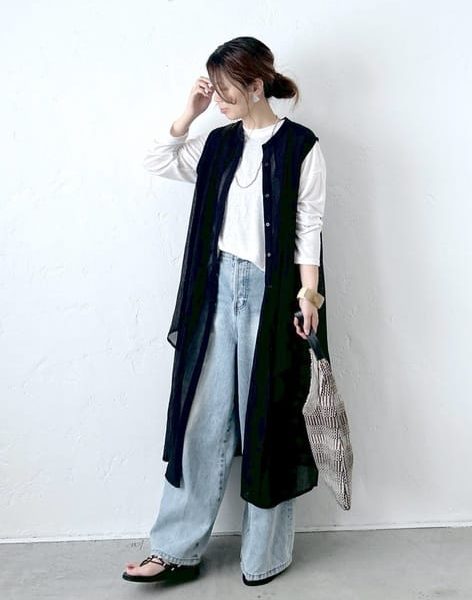 大人女子、夏のベストコーディネート｜40代・50代・60代のTシャツ×ベストの涼しげレイヤード術