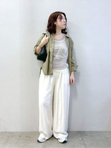 40代・50代に似合う“シャツ羽織”｜涼しい・着回し・体型カバーが叶う、大人の春夏スタイル