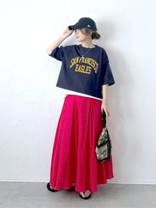 雨の日も気分が晴れる！40代・50代のためのカラーアイテム着回し術