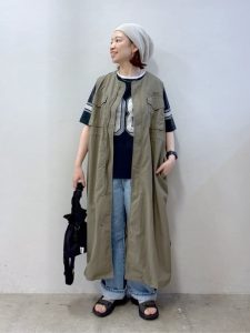 Tシャツでもおしゃれ見え!40代・50代が実践する垢抜けのルールと着回しコーデ15選