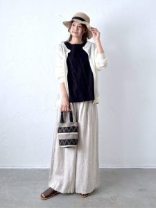 ゆったりが心地いい！リネン＆コットンの涼感パンツコーデ15選【40代からの夏服】