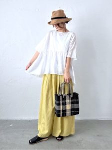 ゆったりが心地いい！リネン＆コットンの涼感パンツコーデ15選【40代からの夏服】