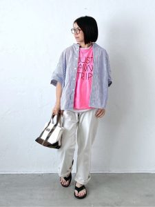 雨の日も気分が晴れる！40代・50代のためのカラーアイテム着回し術