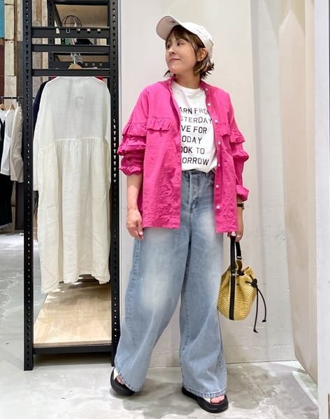 40代・50代に似合う“シャツ羽織”｜涼しい・着回し・体型カバーが叶う、大人の春夏スタイル