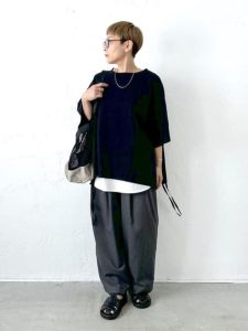 さらっと涼しい、大人のきれいめ落ち感ワイドパンツ特集｜40代・50代の春夏カジュアルコーデ