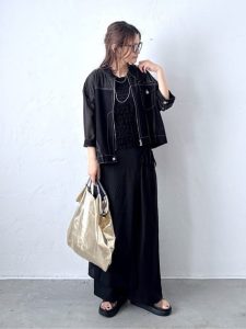 さらっと涼しい、大人のきれいめ落ち感ワイドパンツ特集｜40代・50代の春夏カジュアルコーデ