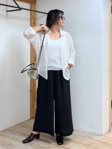 50代 夏の羽織り｜涼しげでこなれる「透け感シャツ・ジャケット・ベスト・シャツワンピ」