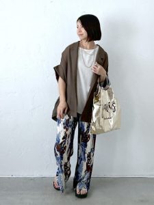 さらっと涼しい、大人のきれいめ落ち感ワイドパンツ特集｜40代・50代の春夏カジュアルコーデ