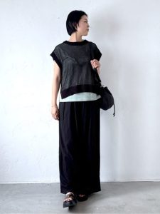 さらっと涼しい、大人のきれいめ落ち感ワイドパンツ特集｜40代・50代の春夏カジュアルコーデ