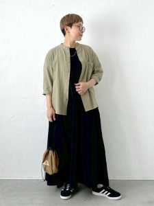 大人のこなれ感は羽織りから！40・50代の大人の女性のためのシャツ、ワンピ、ベスト着こなし術