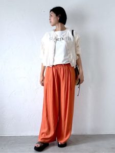 さらっと涼しい、大人のきれいめ落ち感ワイドパンツ特集｜40代・50代の春夏カジュアルコーデ