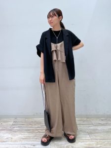 さらっと涼しい、大人のきれいめ落ち感ワイドパンツ特集｜40代・50代の春夏カジュアルコーデ