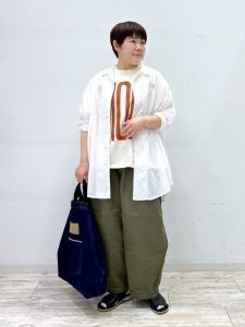 大人のこなれ感は羽織りから！40・50代の大人の女性のためのシャツ、ワンピ、ベスト着こなし術