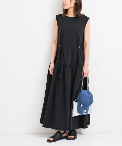 上品、シックになれる夏のブラックカラーコーデ。引き締め、着痩せ効果もバッチリ！