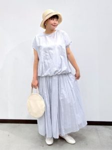 着痩せして見える!40代ぽっちゃり女性の体型カバー夏コーデ