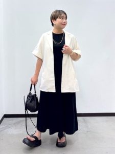 着痩せして見える!40代ぽっちゃり女性の体型カバー夏コーデ