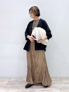 大人可愛い&上品に!秋スカートで楽しむ大人女子コーデ15選【40代・50代向け】