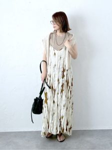 暑い日、何着る?40代スタッフが提案する“涼しいのに体型カバーできる”夏の細見えコーデ