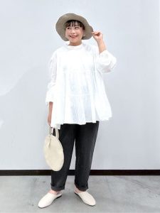 暑い日、何着る?40代スタッフが提案する“涼しいのに体型カバーできる”夏の細見えコーデ