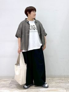 暑い日、何着る?40代スタッフが提案する“涼しいのに体型カバーできる”夏の細見えコーデ