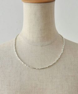 alt="40代・50代女性に似合うカジュアルコーデ|大人カジュアルを格上げする秋の着こなし術"