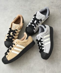 alt="40代・50代女性に似合うカジュアルコーデ|大人カジュアルを格上げする秋の着こなし術"