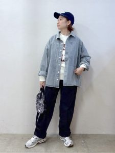 alt="50代が輝く秋のパンツコーデ|簡単に垢抜ける着こなし術とおすすめアイテム8選"