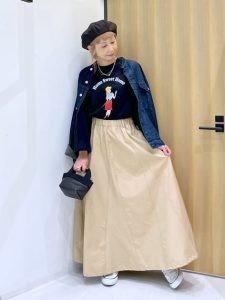 最新スタッフスナップで学ぶ!40代・50代の大人カジュアル秋コーデ|体型カバーも叶う旬スタイル