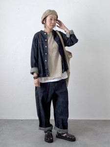 最新スタッフスナップで学ぶ!40代・50代の大人カジュアル秋コーデ|体型カバーも叶う旬スタイル