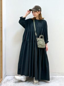 最新スタッフスナップで学ぶ!40代・50代の大人カジュアル秋コーデ|体型カバーも叶う旬スタイル