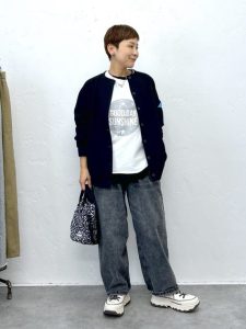 alt="50代女性に似合う秋の羽織|シャツ・ジャケット・カーディガン・ベストで楽しむ秋の大人コーデ"