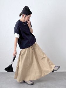 最新スタッフスナップで学ぶ!40代・50代の大人カジュアル秋コーデ|体型カバーも叶う旬スタイル