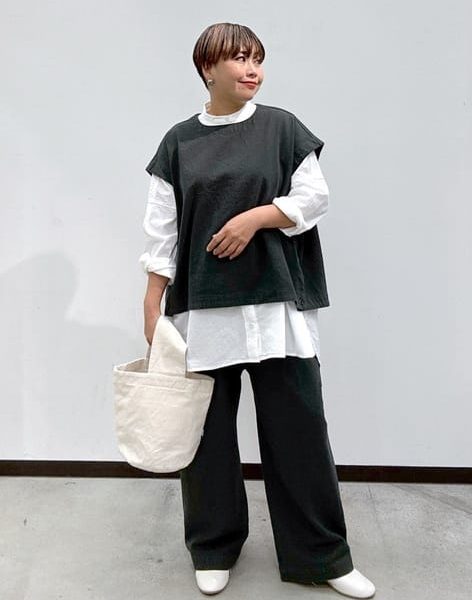 最新スタッフスナップで学ぶ！40代・50代の大人カジュアル秋コーデ｜体型カバーも叶う旬スタイル