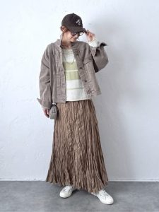 alt="50代女性に似合う秋の羽織|シャツ・ジャケット・カーディガン・ベストで楽しむ秋の大人コーデ"