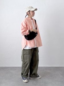 alt="50代が輝く秋のパンツコーデ|簡単に垢抜ける着こなし術とおすすめアイテム8選"