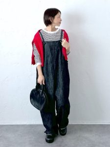 最新スタッフスナップで学ぶ!40代・50代の大人カジュアル秋コーデ|体型カバーも叶う旬スタイル