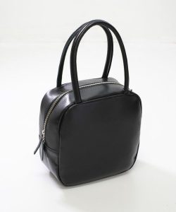 alt="50代が輝く秋のパンツコーデ|簡単に垢抜ける着こなし術とおすすめアイテム8選"