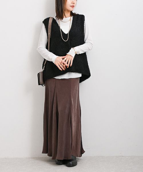 40、50代の女性のベストコーデ。スタイリッシュに見せるにはロング、ショートどちらを選ぶ