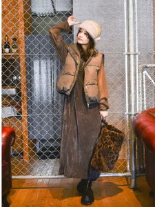 alt=“【続】40代50代女性必見！最新スタイルブックから学ぶ秋の着こなし術｜大人のこなれ感をつくる"