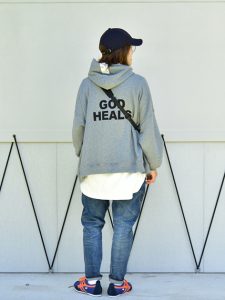 alt="40代50代女性必見!最新スタイルブックから学ぶ秋の着こなし術|大人のこなれ感をつくる"