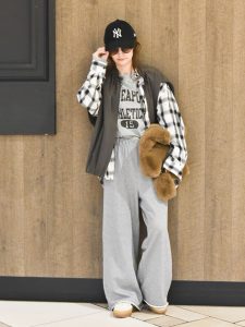 alt=“【続】40代50代女性必見！最新スタイルブックから学ぶ秋の着こなし術｜大人のこなれ感をつくる"