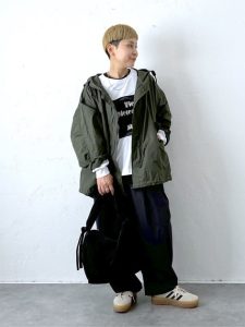 alt=“軽くて暖かい♡40代・50代のためのライトアウター着こなし術|シャツ・ジャケット・ブルゾン"