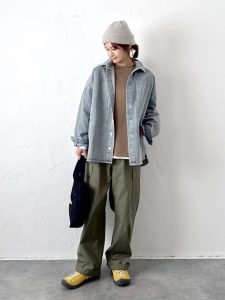 alt=“40代・50代女性のレイヤードはこれ|冬本番に活躍する!大人のあったか重ね着コーデ特集"