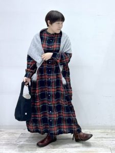 出典：ma28matsuya ONLINEalt=“ブーツで差がつく！40代・50代冬の暖かコーデ｜大人の上品カジュアルを楽しむ着こなし術"