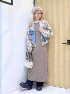 alt=“40代・50代女性のレイヤードはこれ|冬本番に活躍する!大人のあったか重ね着コーデ特集"