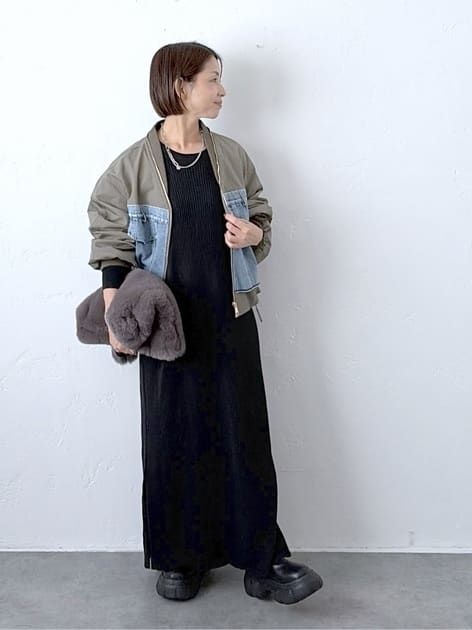 alt=“ブーツで差がつく！40代・50代冬の暖かコーデ｜大人の上品カジュアルを楽しむ着こなし術"