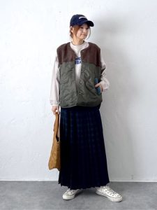 alt=“軽くて暖かい♡40代・50代のためのライトアウター着こなし術|シャツ・ジャケット・ブルゾン"