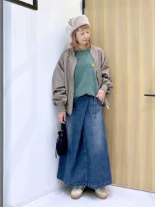 alt=“軽くて暖かい♡40代・50代のためのライトアウター着こなし術|シャツ・ジャケット・ブルゾン"