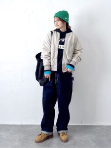 alt=“ブーツで差がつく！40代・50代冬の暖かコーデ｜大人の上品カジュアルを楽しむ着こなし術"