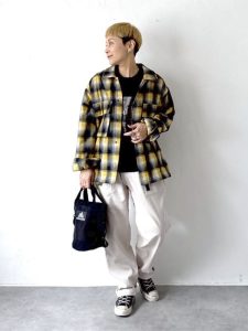 alt=“軽くて暖かい♡40代・50代のためのライトアウター着こなし術|シャツ・ジャケット・ブルゾン"